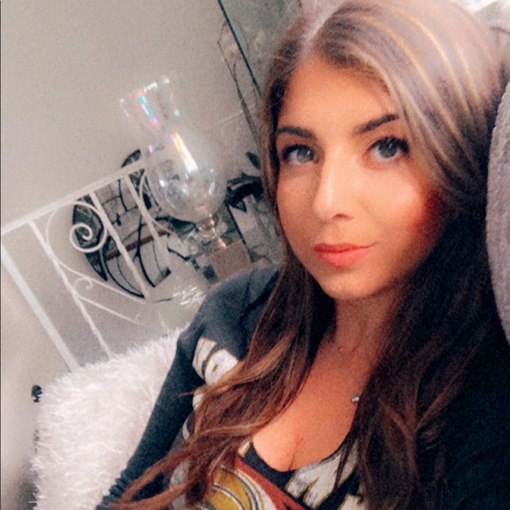 Meet your Posher, Ariana